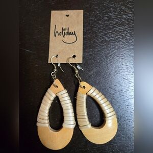 New - Holiday Nala Earrings Natural